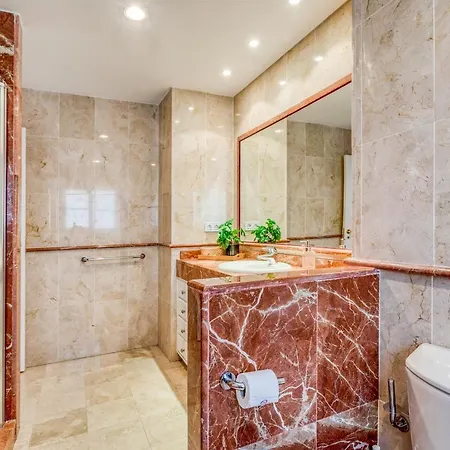 Deluxe Relax With Pool Apartment *