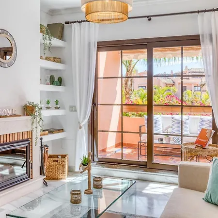 Deluxe Relax With Pool Apartment *