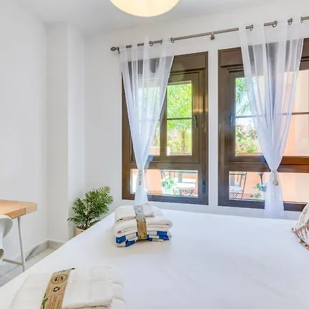 Deluxe Relax With Pool Apartment *